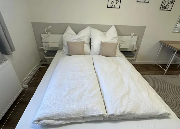 By Bookiebooking Albergue *